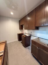2300 W Sunnyside Ave in Chicago, IL - Building Photo - Building Photo