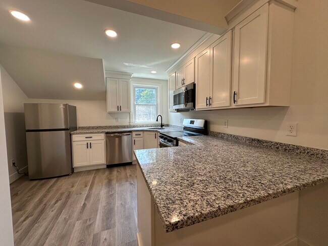 5 Riverside Rd, Unit 4 in Newtown, CT - Building Photo - Building Photo
