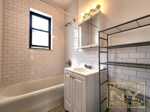 35-07 32nd St in Queens, NY - Building Photo - Building Photo