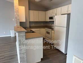6109 Hedgecock Cir in High Point, NC - Building Photo - Building Photo