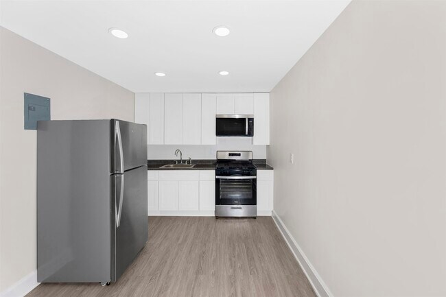 423 Avenue C in Bayonne, NJ - Foto de edificio - Building Photo