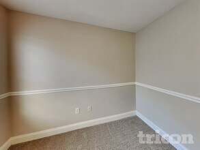 621 Savannah Dr in Villa Rica, GA - Foto de edificio - Building Photo