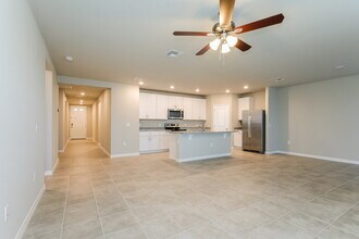 1130 Oak Vly Dr in Auburndale, FL - Foto de edificio - Building Photo