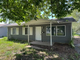 111 St James Ln in Sauget, IL - Building Photo