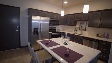 316 Maddie in Iowa City, IA - Foto de edificio - Building Photo