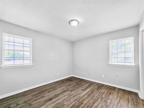 2404 Dalgreen Dr in Plano, TX - Building Photo - Building Photo