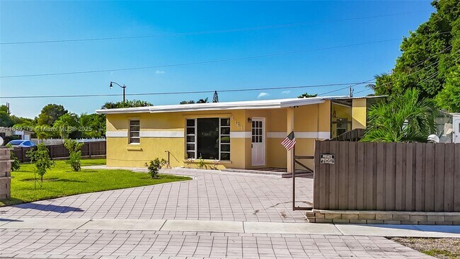 4161 NE 15th Terrace in Pompano Beach, FL - Building Photo - Building Photo