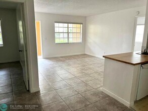 10409 NW 7th St in Pembroke Pines, FL - Building Photo - Building Photo