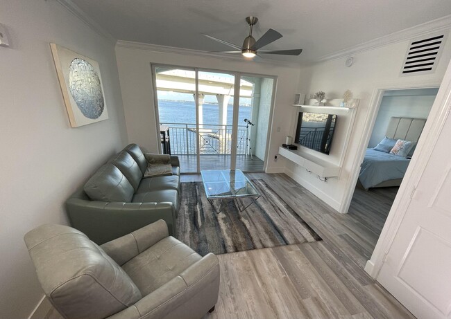 415 NW Flagler Ave