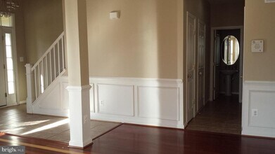 9300 Warren Falls Ln in Linton Hall, VA - Building Photo - Building Photo