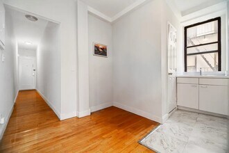 25 Thompson St, Unit 10 in New York, NY - Foto de edificio - Building Photo