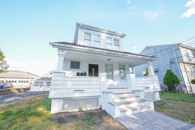 342 Morrissee Ave, Unit 1 in Haledon, NJ - Building Photo - Building Photo