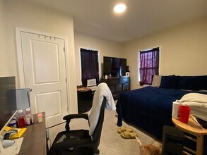 323 Beach St, Unit 1 in Revere, MA - Building Photo - Building Photo