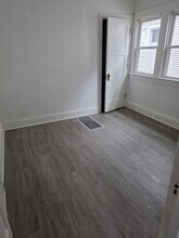 3222 W Fairmount Ave in Milwaukee, WI - Building Photo - Building Photo