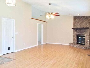 2835 Greenview Way in Indianapolis, IN - Foto de edificio - Building Photo