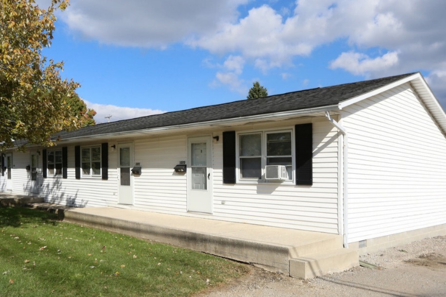 Lee Manor in Bellefontaine, OH - Building Photo