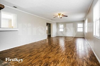 745 Oakwood Ave in Hurst, TX - Building Photo - Building Photo