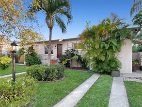 7910 SW 17th Terrace in Miami, FL - Building Photo - Building Photo