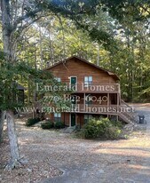 2633 Dorian Dr SW in Snellville, GA - Building Photo