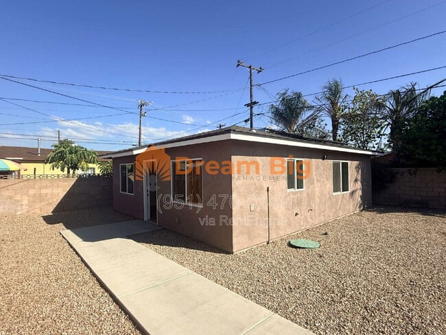 property at 509 W Lorraine Pl
