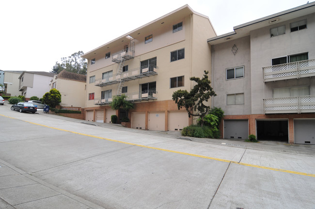 405 Warren Dr in San Francisco, CA - Building Photo - Building Photo