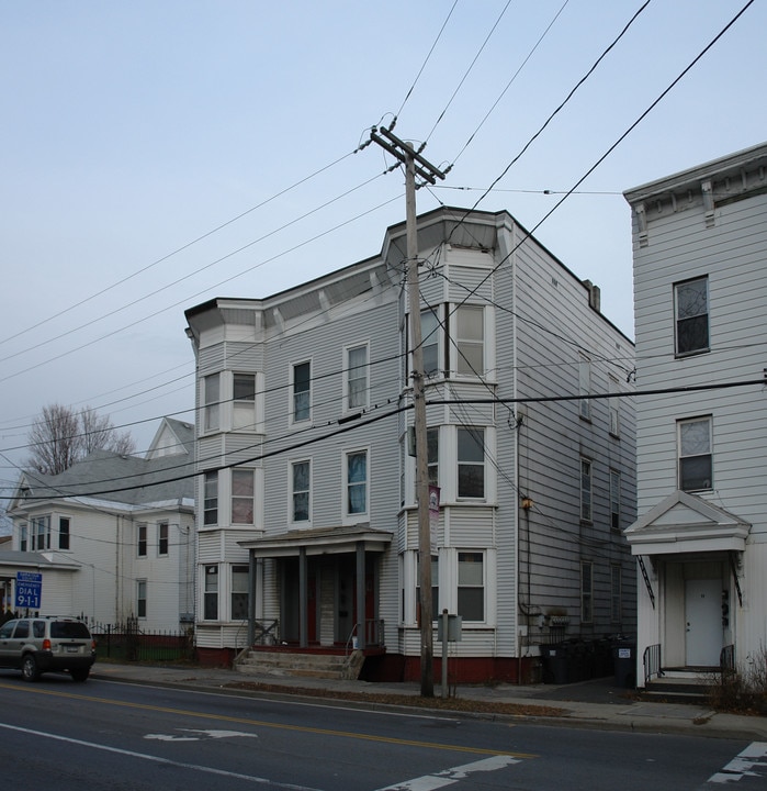 15-17 Saratoga St in Waterford, NY - Foto de edificio