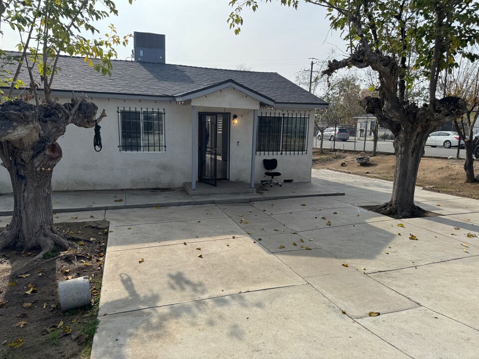 1201 Pearl St in Bakersfield, CA - Building Photo