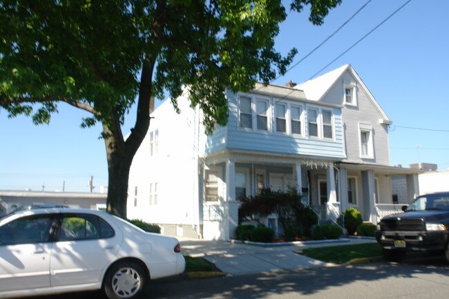 515 Neville St in Perth Amboy, NJ - Building Photo - Building Photo