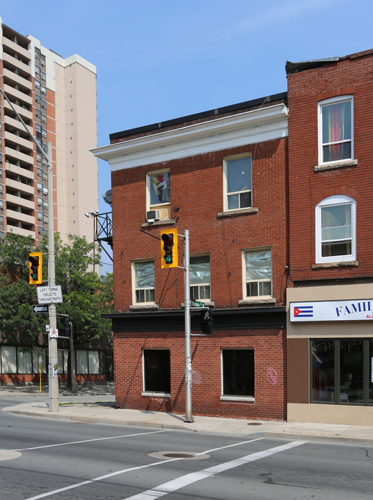 2 Tisdale St N in Hamilton, ON - Building Photo