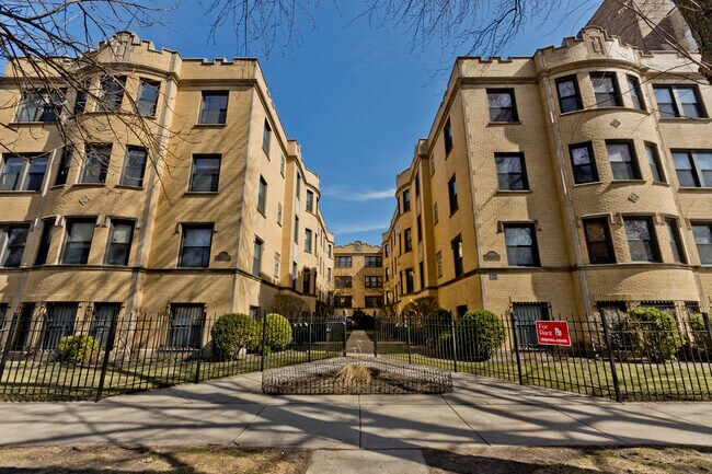 property at 4619 N Paulina St