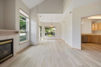 423 Columbia Point Dr in Richland, WA - Building Photo - Building Photo