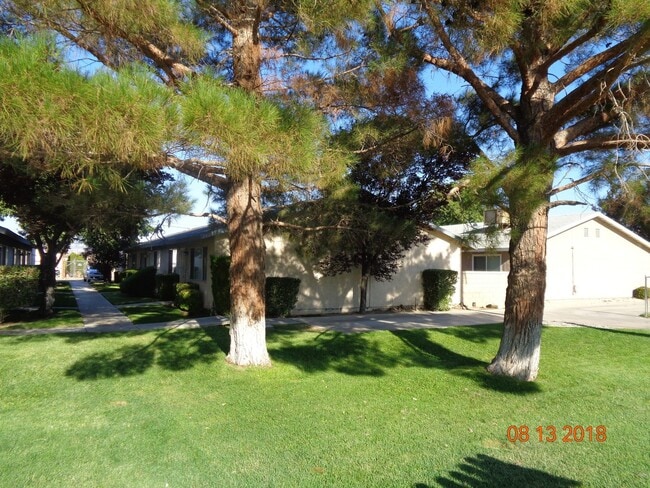 2821 Desert St in Rosamond, CA - Building Photo - Building Photo