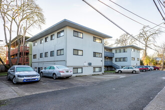 Selma Apartments in Eugene, OR - Building Photo - Building Photo