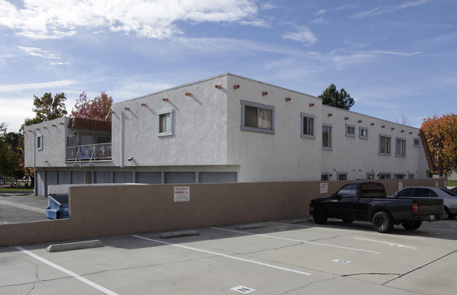 300 S Walnut Ave in Brea, CA - Building Photo - Building Photo