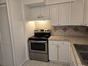 1300 NW 61st Ave in Sunrise, FL - Building Photo - Building Photo