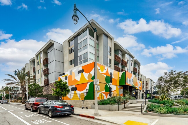 12751 W Millennium Dr in Playa Vista, CA - Building Photo - Building Photo
