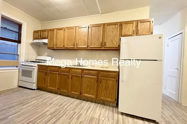 3257 46th St, Unit 1
