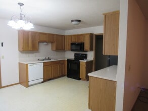 469 Haymes Ct in Marshfield, MO - Building Photo - Building Photo