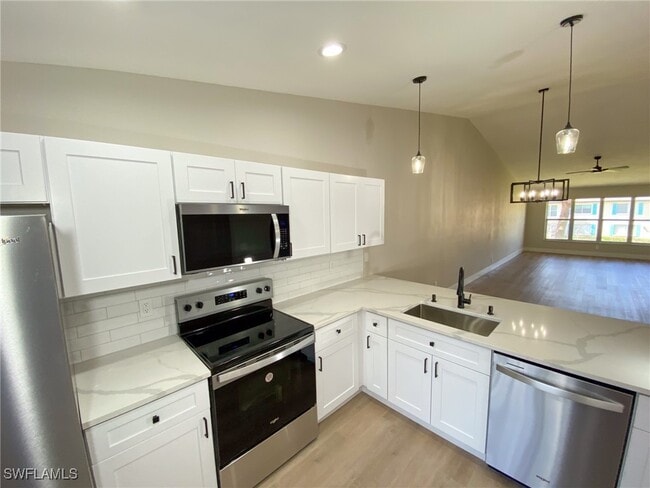 4180 Looking Glass Ln in Naples, FL - Building Photo - Building Photo