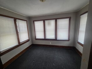 651 W Wood St in Decatur, IL - Building Photo - Building Photo