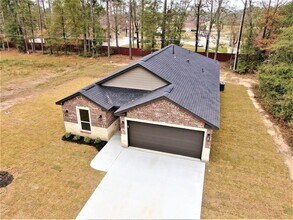 611 Foxmeadow Ln in Cleveland, TX - Building Photo - Building Photo