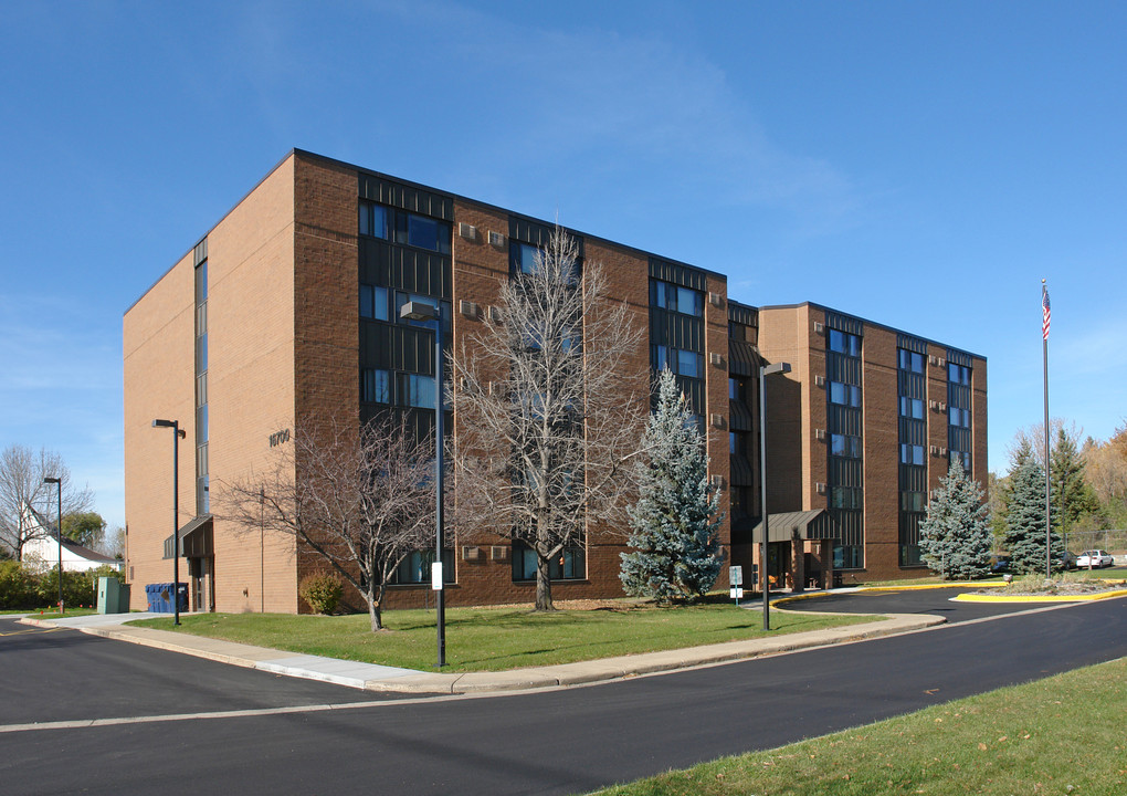 Edendale Retirement Residence in Eden Prairie, MN - Building Photo