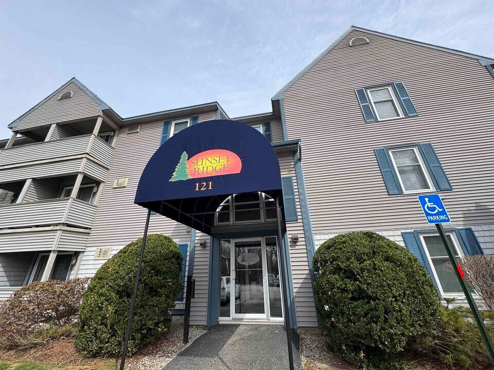 141 Eastern Ave in Manchester, NH - Building Photo