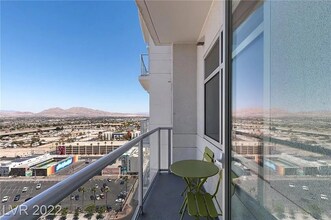 150 Las Vegas Blvd N, Unit 1802 in Las Vegas, NV - Foto de edificio - Building Photo