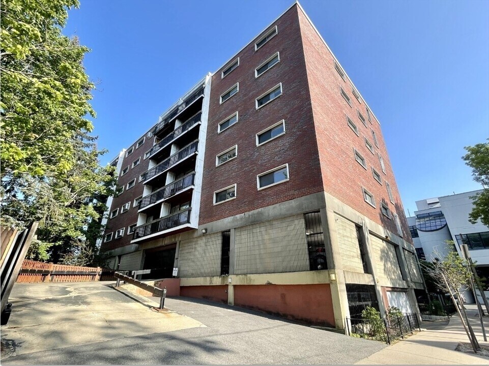1643 Cambridge St in Cambridge, MA - Building Photo