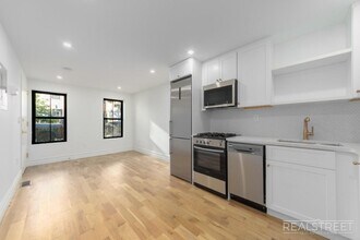 Goodwin Place in Brooklyn, NY - Foto de edificio - Building Photo