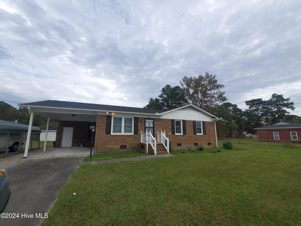 1847 Stanton Dr in Greenville, NC - Building Photo