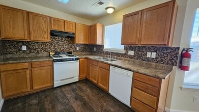 2436 Red Polard Ct NW in Albuquerque, NM - Building Photo - Building Photo