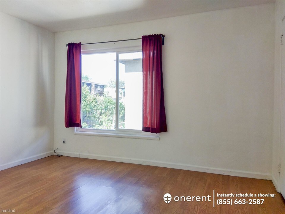2725 23rd Ave-Unit -Unit 4 in Oakland, CA - Building Photo