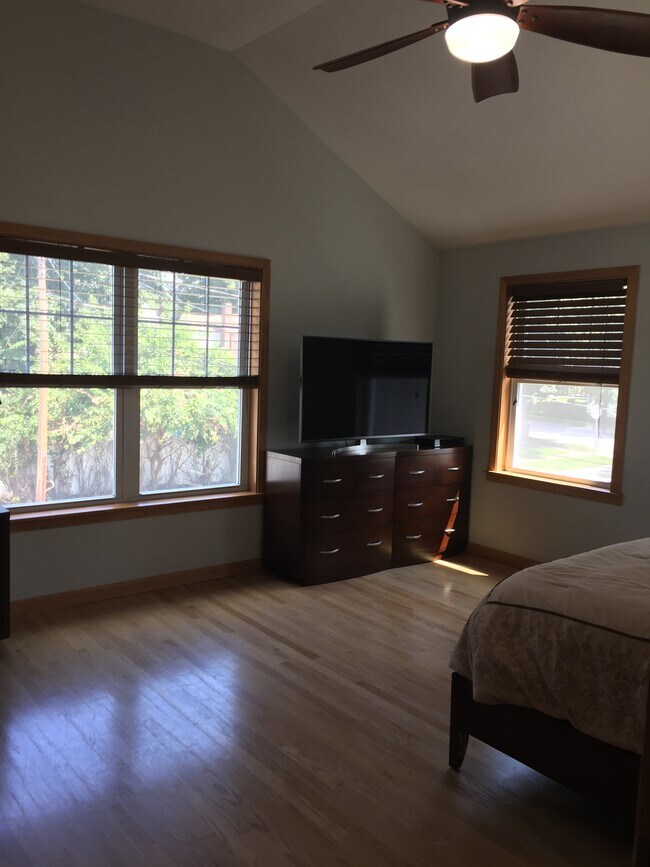 9 Newbury St, Unit Upstairs in Nashua, NH - Building Photo - Building Photo